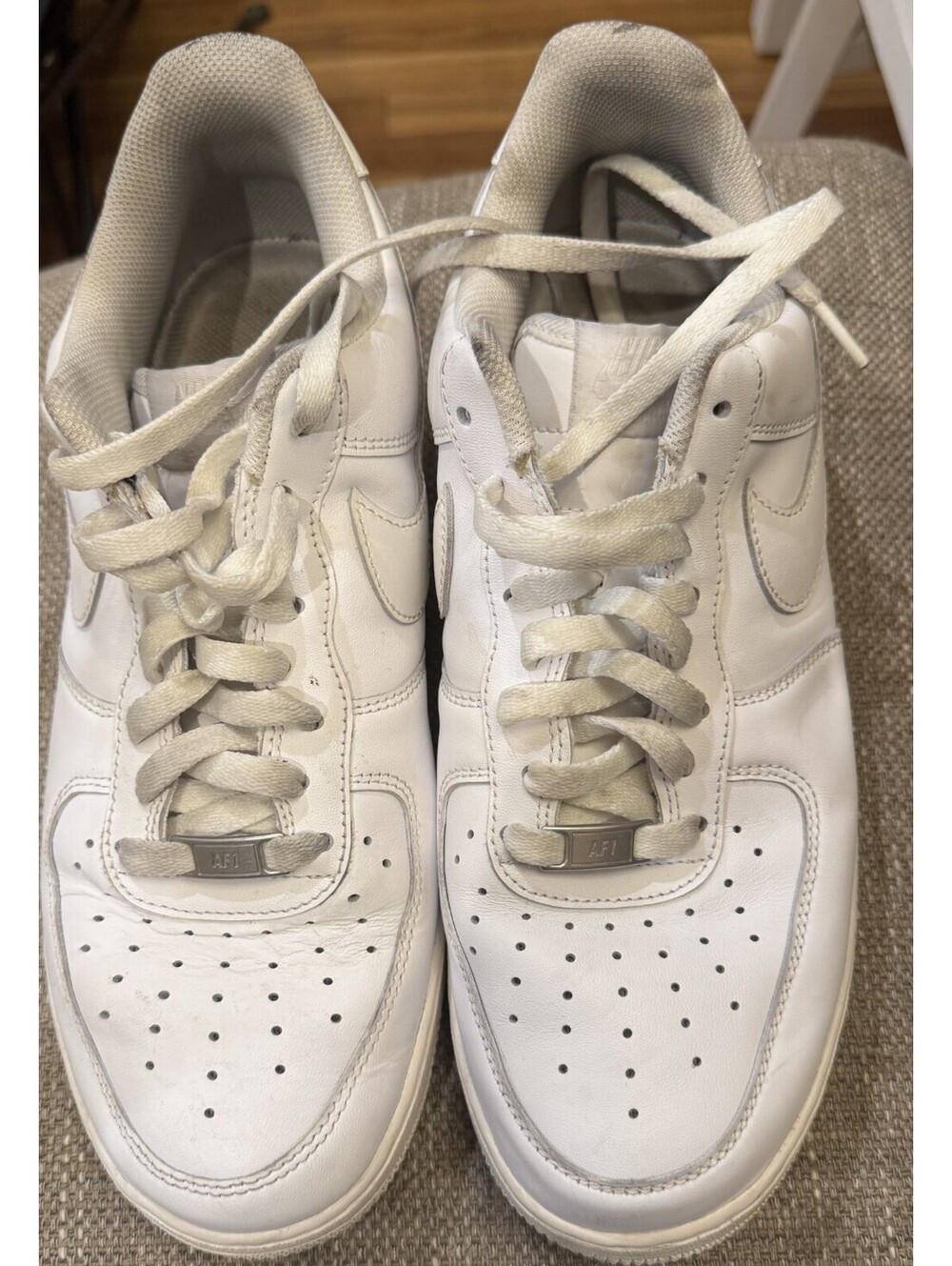 Mens NIKE Air Force 1 07 Low Top White Leather Athletic Sneakers 10.5M